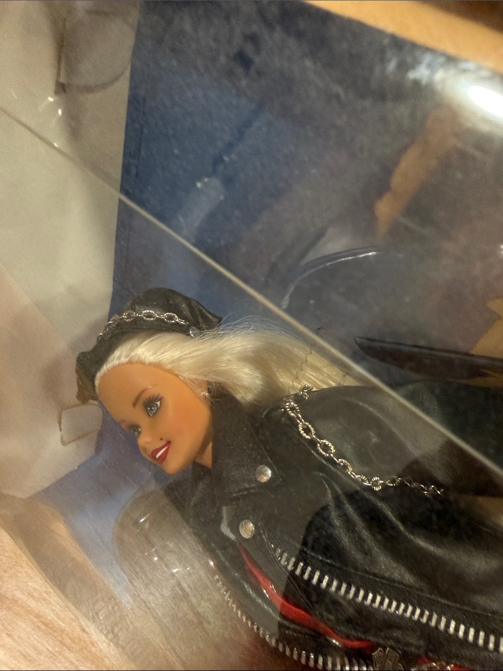 Harley-Davidson Barbie in Black Jacket with Red Top - Picture 2 of 2